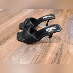 Steve Madden Puffy Mules Size 9